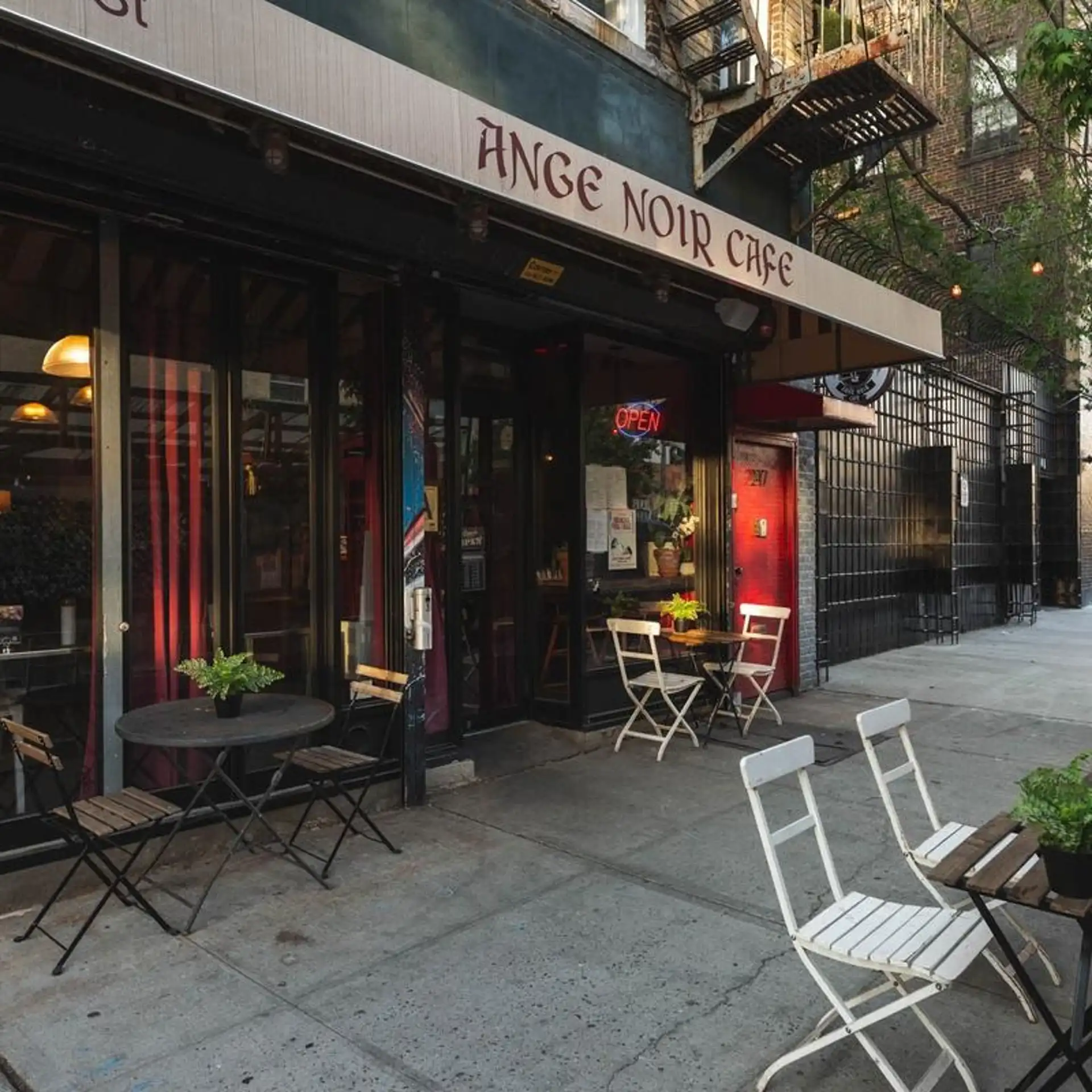 Welcome to Ange Noir Cafe